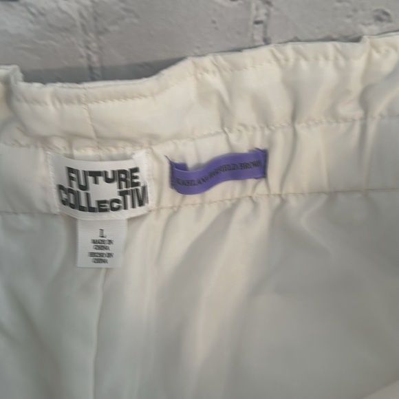 New with tags. Future collective kahlana Barfield size large - Picture 4 of 9